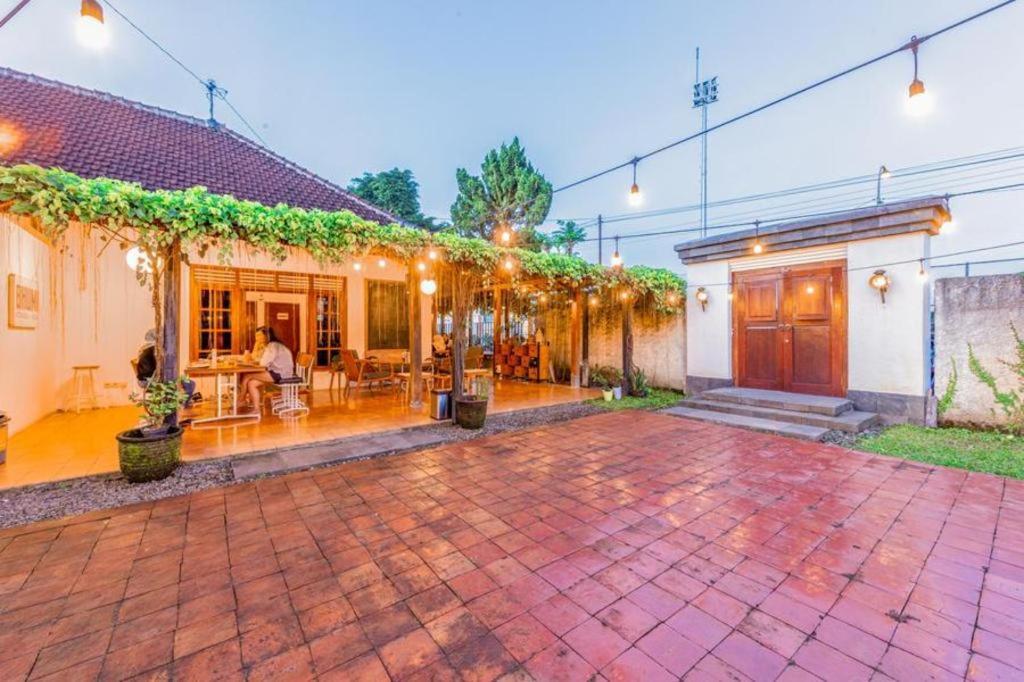 Bhumi Hostel Yogyakarta Ngoại thất bức ảnh